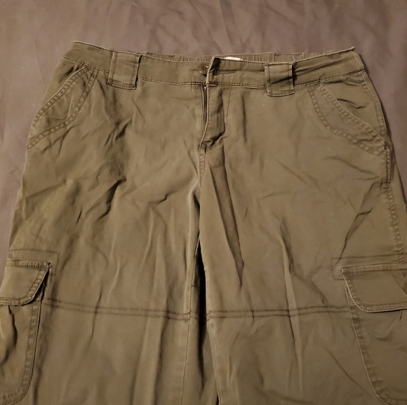 Capri pants - Picture 2 of 2